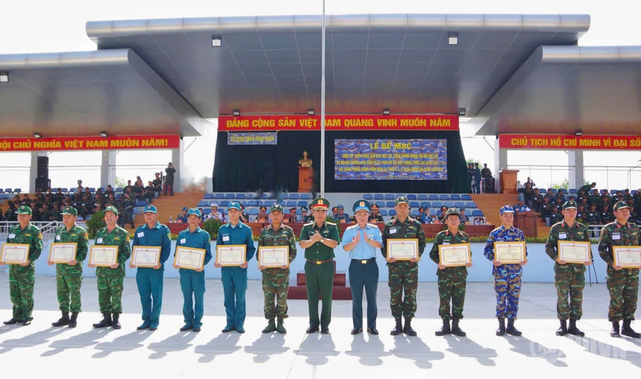 Bế mạc Diễn tập chiến thuật, bắn đạn thật lực lượng phòng không lục quân phía Nam