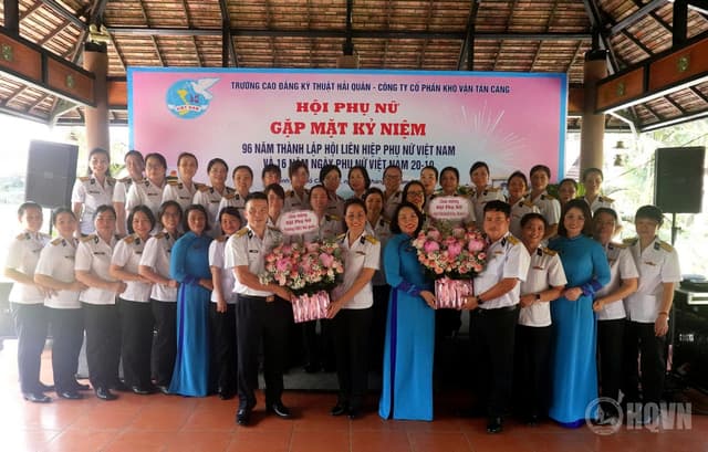 Phụ nữ Trường Cao đẳng Kỹ thuật Hải quân tổ chức các hoạt động nhân kỷ niệm ngày 20/10