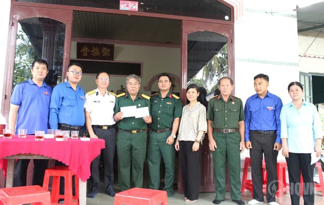 Trung tâm Bảo đảm kỹ thuật Vùng 2 tham gia công tác dân vận