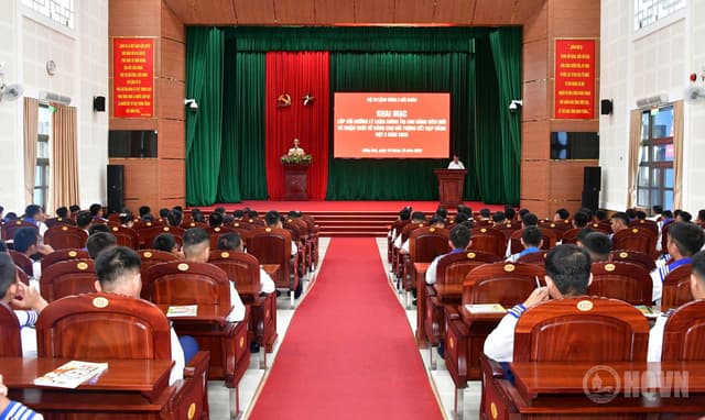 130 học viên tham gia lớp bồi dưỡng nhận thức về Đảng và đảng viên mới