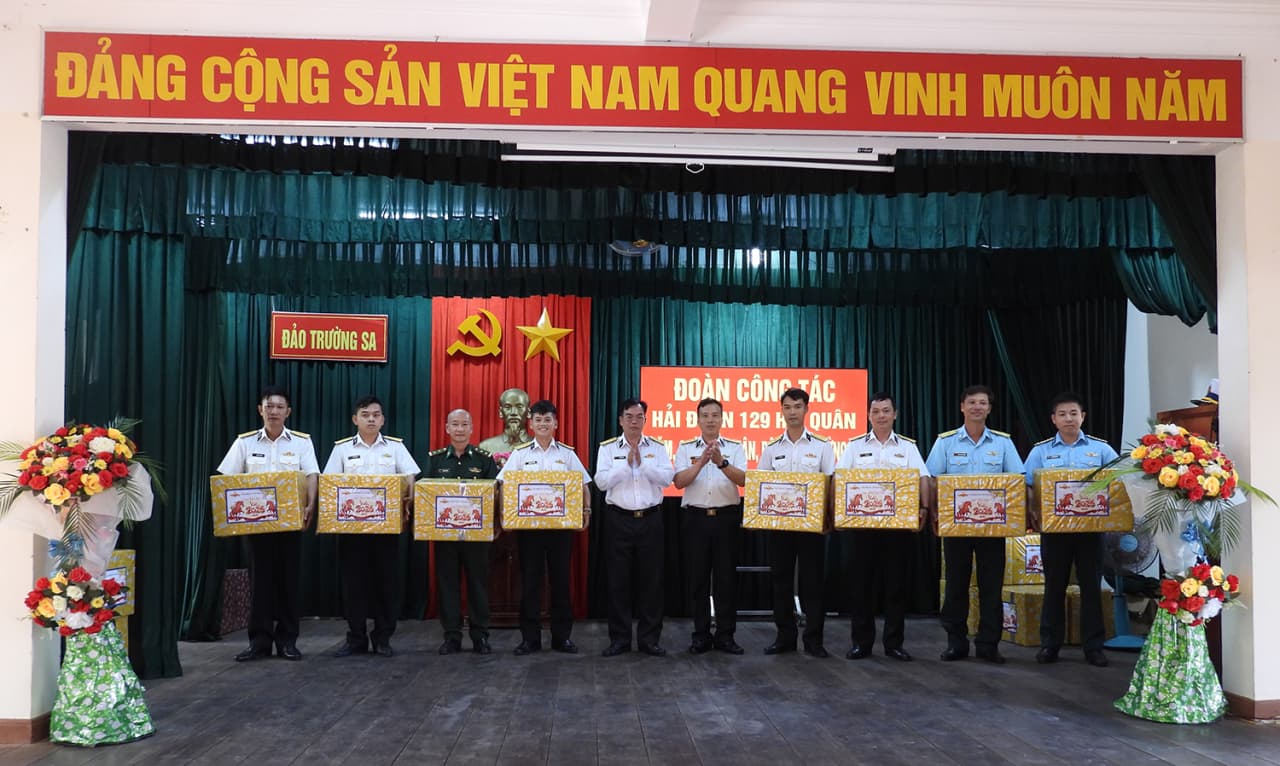 Hải đoàn 129 hoàn thành chuyến thăm, chúc Tết quân và dân Đặc khu Trường Sa