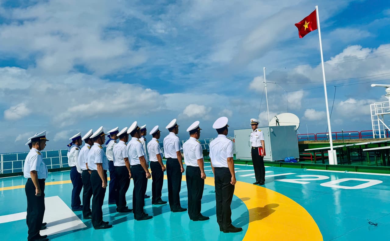 Khí thế ngày đầu năm mới ở Vùng 2 Hải quân