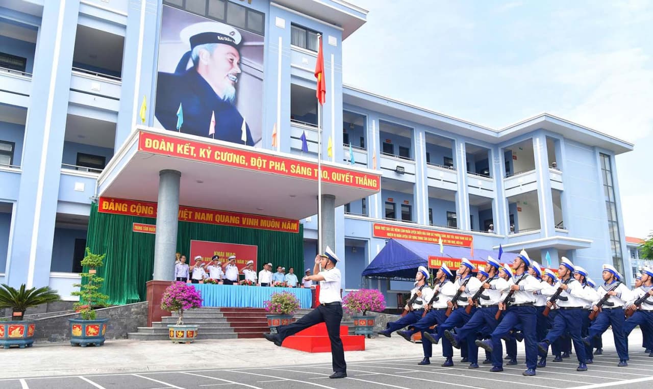 Trung tâm Huấn luyện Vùng 2 Hải quân khai mạc huấn luyện chiến sĩ mới