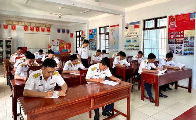 Trung đoàn 196 kiểm tra L1 lực lượng tàu ngầm