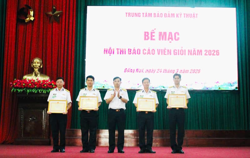 Trung tâm Bảo đảm kỹ thuật trao thưởng các thí sinh thi báo cáo viên giỏi năm 2026