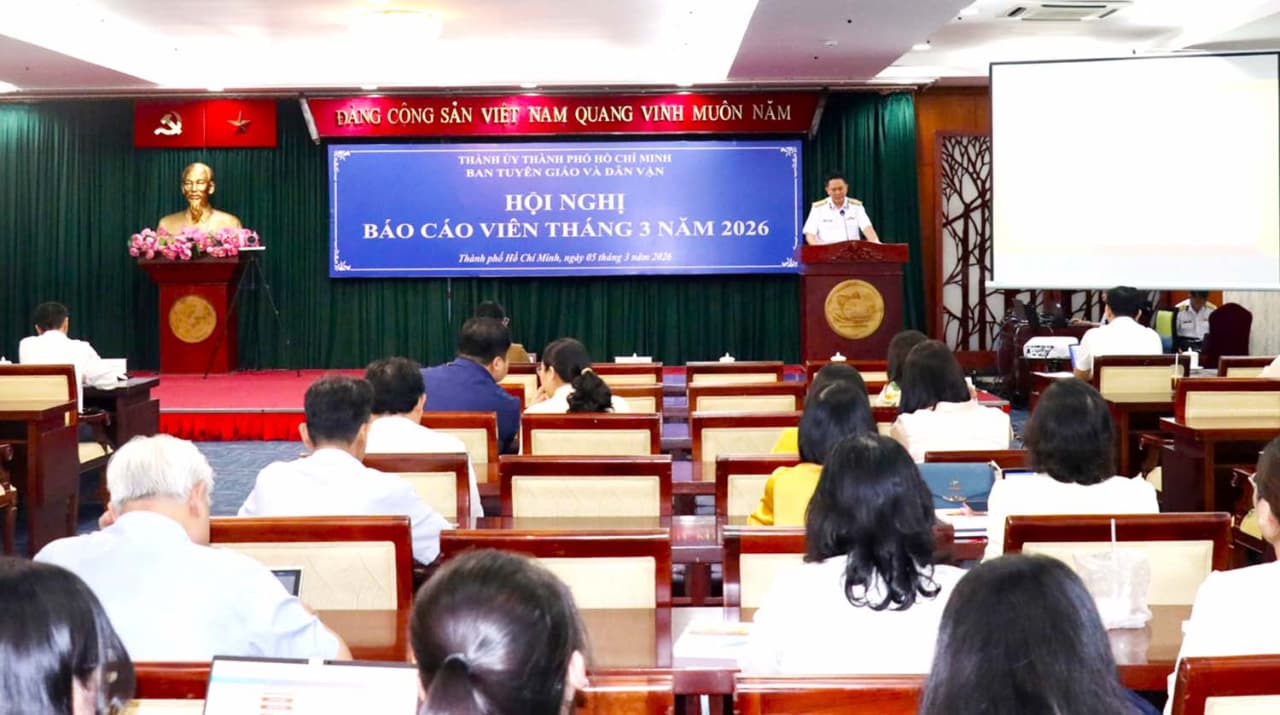 Chính ủy Vùng 2 Hải quân thông tin chuyên đề biển, đảo tại TP. Hồ Chí Minh