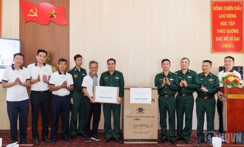 “HÀNH TRÌNH TỪ TRÁI TIM” Lan tỏa tri thức nơi tuyến đầu Tổ quốc
