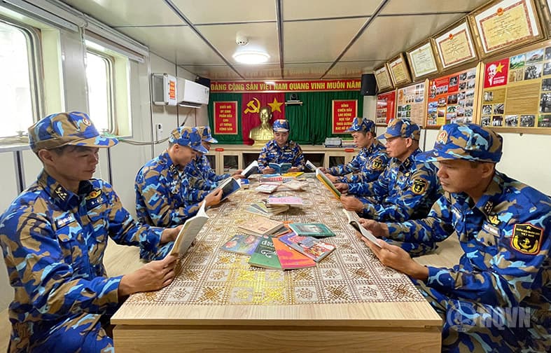 Khơi nguồn tri thức, bồi đắp bản lĩnh người lính biển