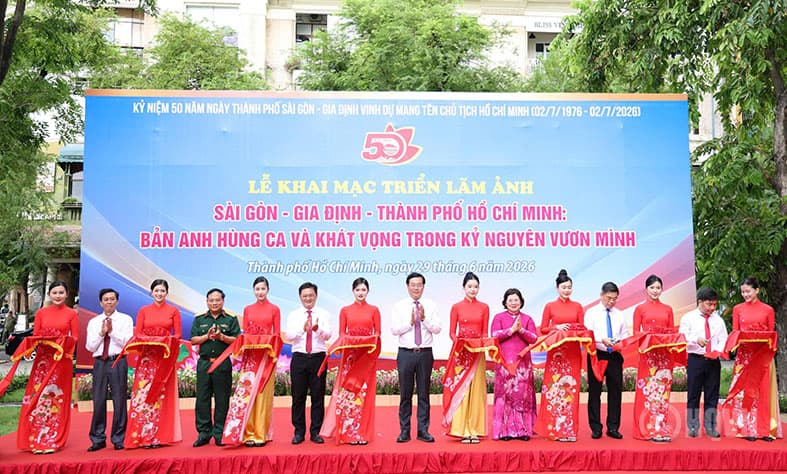 Khai mạc triển lãm tư liệu kỷ niệm 50 năm TP Sài Gòn - Gia Định vinh dự mang tên Bác