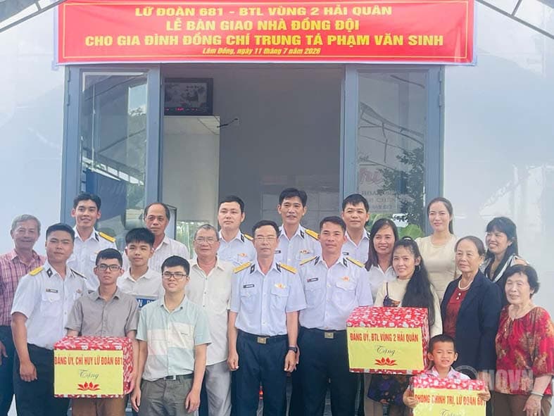 Lữ đoàn 681 bàn giao nhà đồng đội cho quân nhân