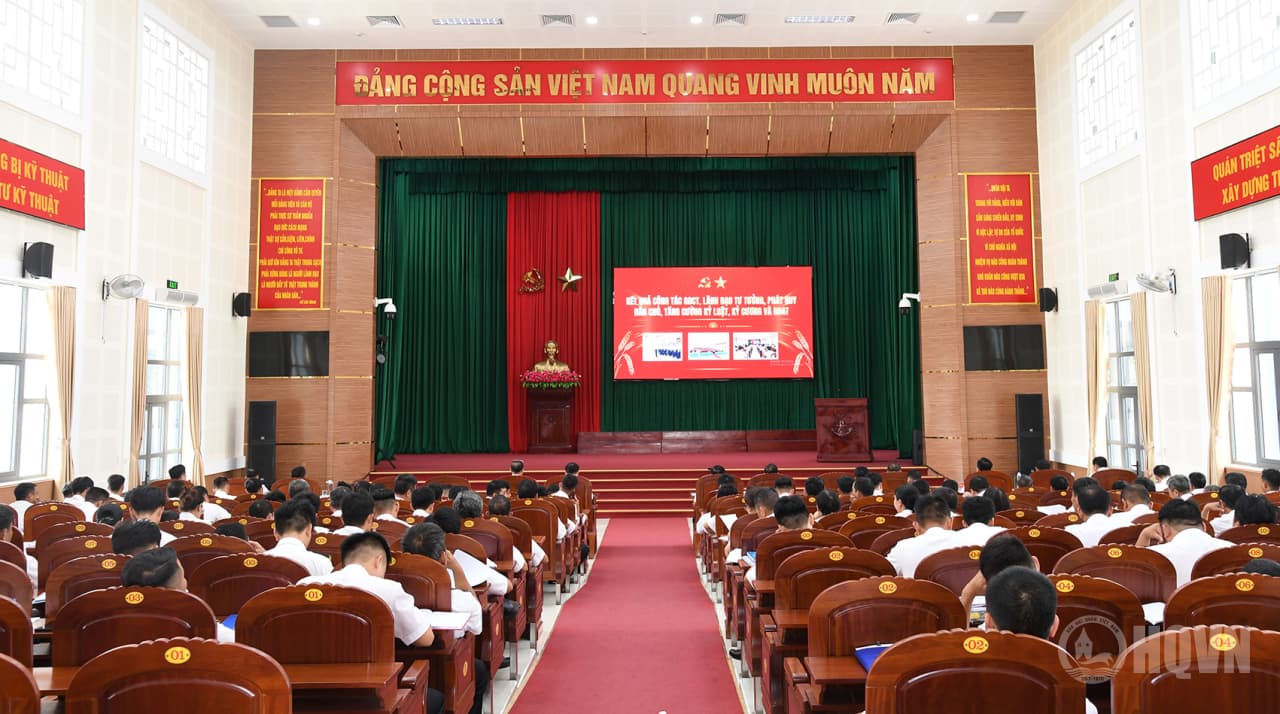 Trung tâm Bảo đảm kỹ thuật Vùng 2 Hải quân rút kinh nghiệm công tác giáo dục chính trị