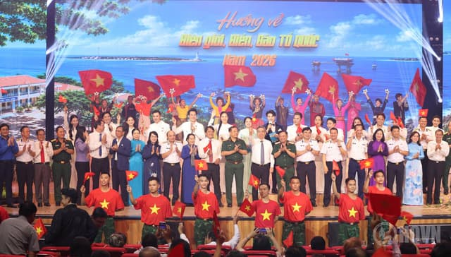 Hướng về biên giới, biển đảo Tổ quốc