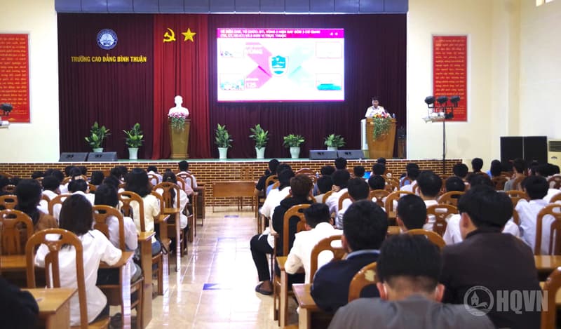 Lữ đoàn 681 tuyên truyền biển đảo cho hơn 400 lượt sinh viên