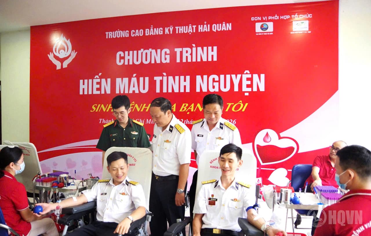 Hiến máu tình nguyện tại Trường CĐKT Hải quân