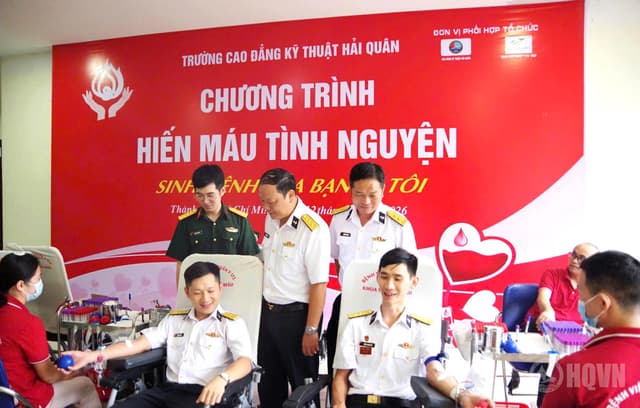 Hiến máu tình nguyện tại Trường CĐKT Hải quân