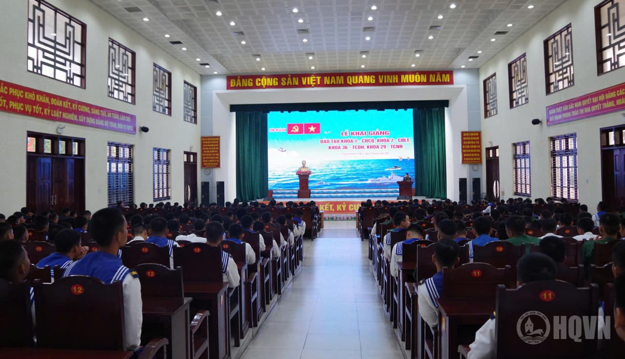 Trường Cao đẳng Kỹ thuật Hải quân tổ chức khai giảng