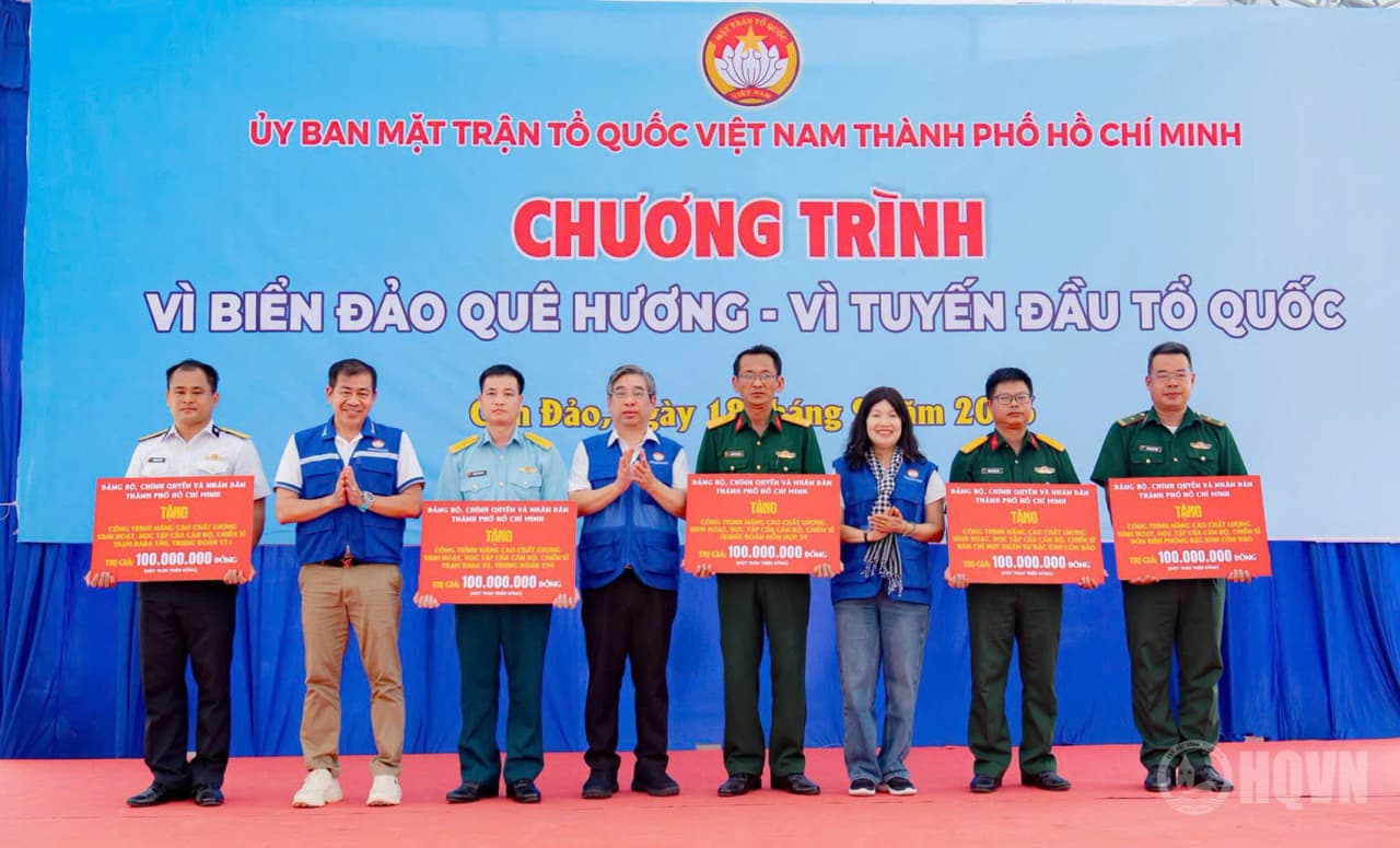 Đoàn đại biểu Ủy ban MTTQ Việt Nam TP Hồ Chí Minh thăm, làm việc tại Trạm ra đa 590