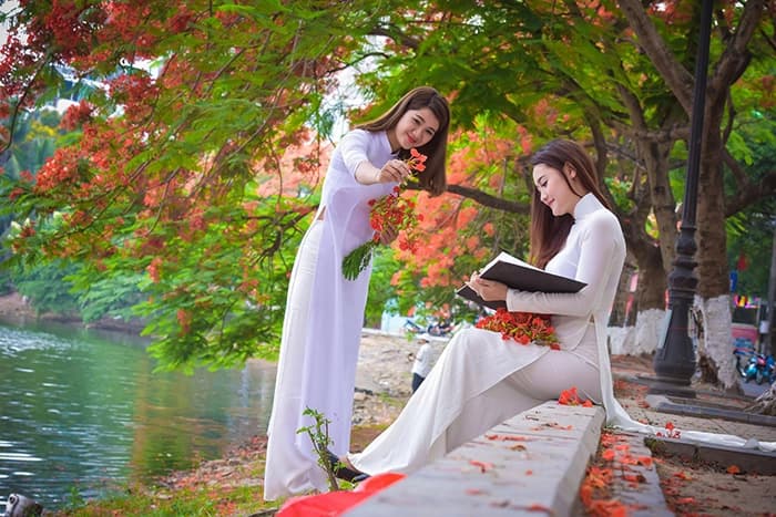 Cùng con đi qua một mùa thi