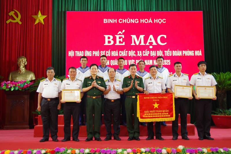 Quân chủng Hải quân giành giải Nhất toàn đoàn hội thao phòng hóa toàn quân