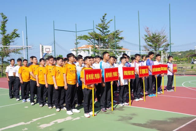 Lữ đoàn 954 khai mạc giải bóng chuyền