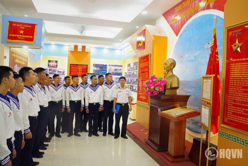 Lữ đoàn 954 giáo dục truyền thống cho chiến sĩ mới về đơn vị