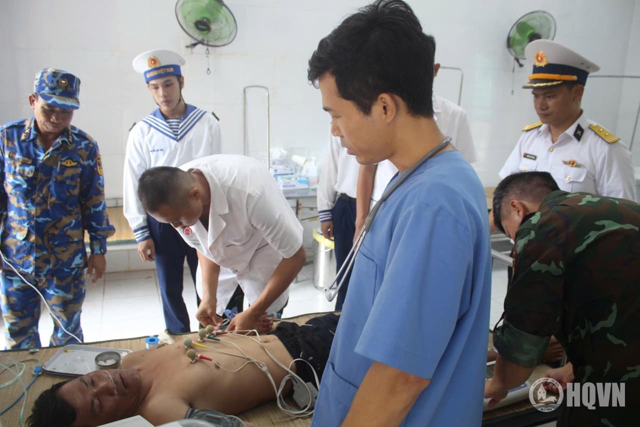 Bệnh xá đảo Song Tử Tây cấp cứu ngư dân bị giảm áp cấp tính mức độ nặng