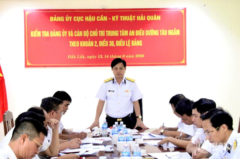 Đảng ủy Cục Hậu cần - Kỹ thuật Hải quân kiểm tra Đảng ủy và cán bộ chủ trì Trung tâm An điều dưỡng tàu ngầm