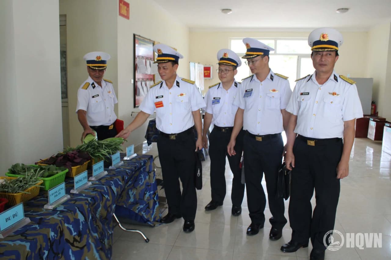 Cục Hậu cần - Kỹ thuật Hải quân chấm thi 4 chuyên ngành hậu cần tại Trung tâm An điều dưỡng tàu ngầm