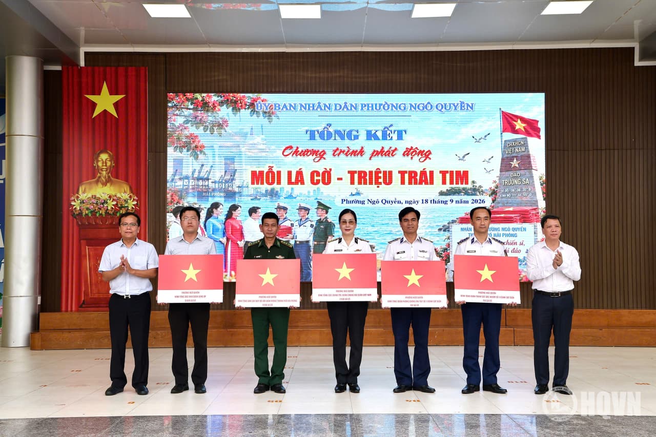 Phường Ngô Quyền, TP Hải Phòng: Trao tặng 18 nghìn lá cờ gửi tới biên cương, hải đảo