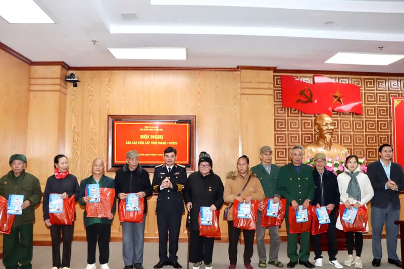 Bộ Tham mưu Hải quân phối hợp tổ chức chương trình “Chắp cánh ước mơ-Nâng bước em tới trường” tại Lai Châu