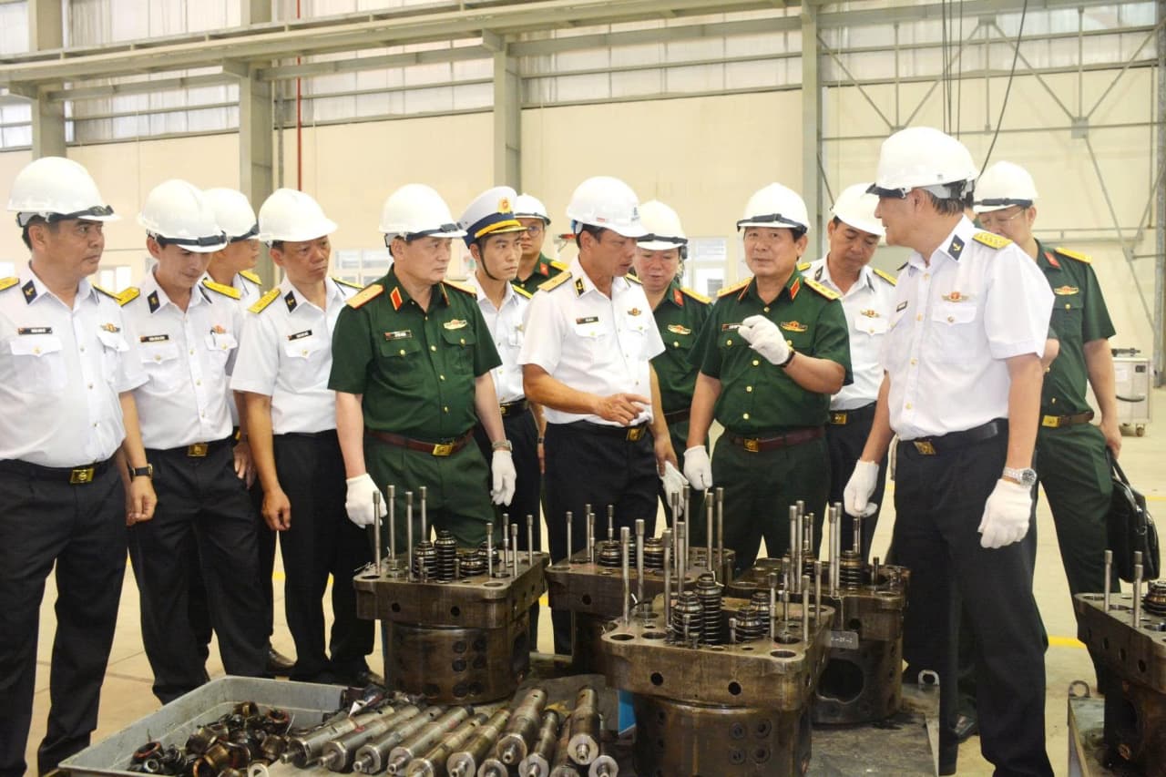 Thượng tướng Lê Huy Vịnh thăm và làm việc tại Nhà máy X52