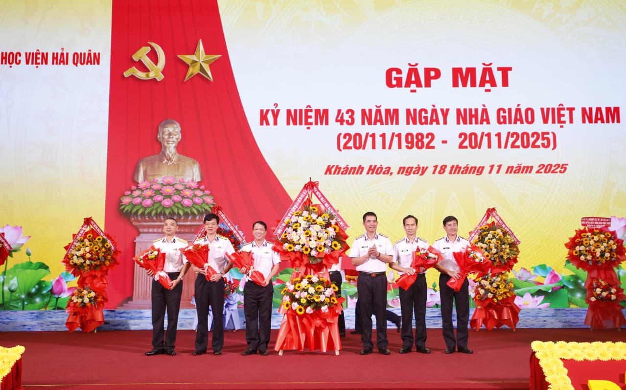 Học viện Hải quân gặp mặt kỷ niệm 43 năm Ngày Nhà giáo Việt Nam