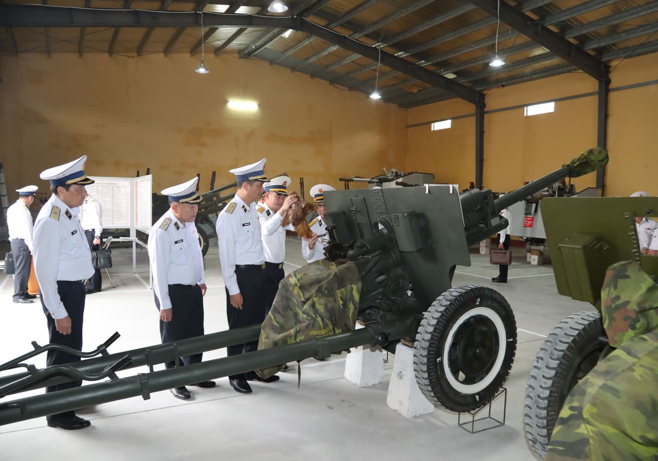 Quân chủng Hải quân nắm tình hình tại Kho 703, Tiểu đoàn 158 và Trung đoàn 151