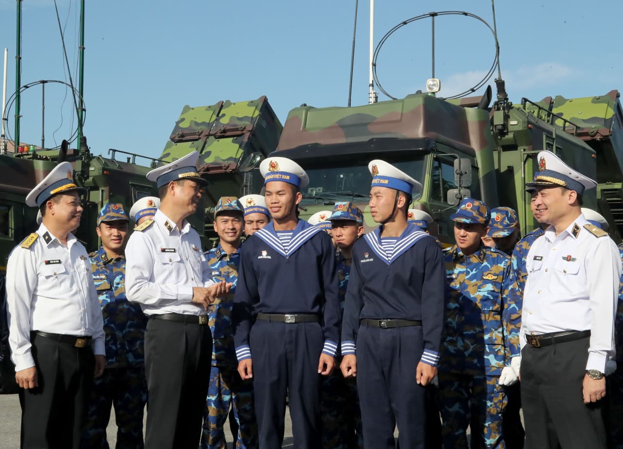 Chính ủy Hải quân thăm, nắm tình hình tại Lữ đoàn 679