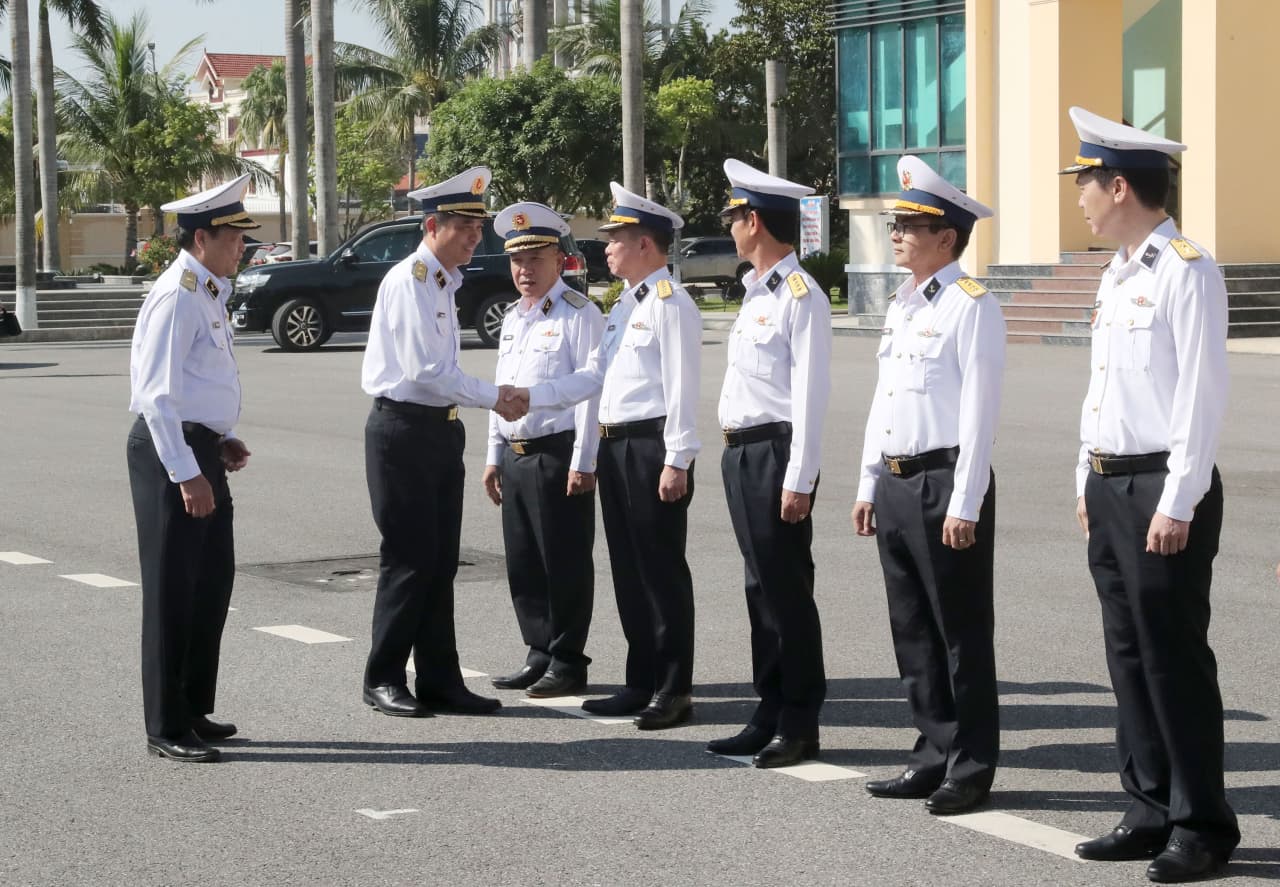 Phó Đô đốc Nguyễn An Phong thăm, làm việc tại Bộ Tư lệnh Vùng 1 Hải quân