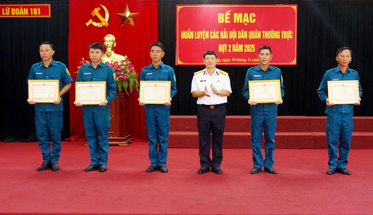 Bế mạc huấn luyện Hải đội dân quân thường trực đợt 2 năm 2025