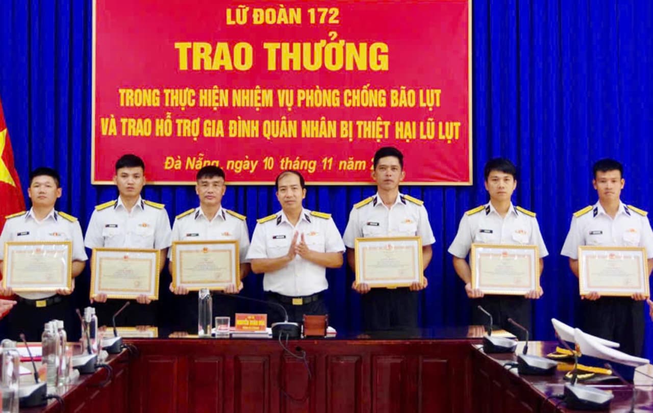 Lữ đoàn 172 trao thưởng lực lượng thực hiện nhiệm vụ phòng chống bão lụt