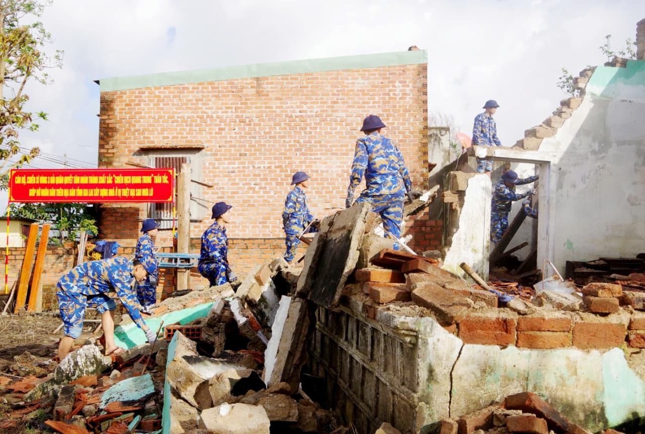 Vùng 3 Hải quân khởi công xây dựng nhà mới cho nhân dân bị thiệt hại do mưa lũ