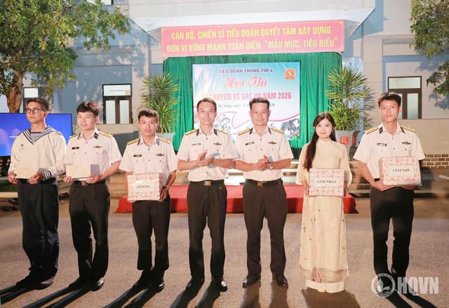 Lính thông tin Vùng 3 thi kể chuyện về Bác Hồ