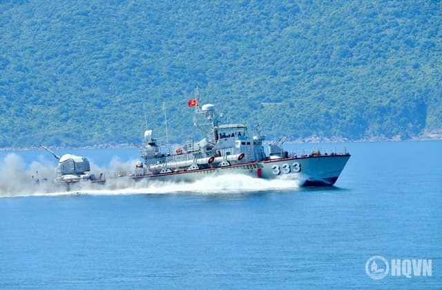 Lữ đoàn 172 huấn luyện, kiểm tra K2 trên biển