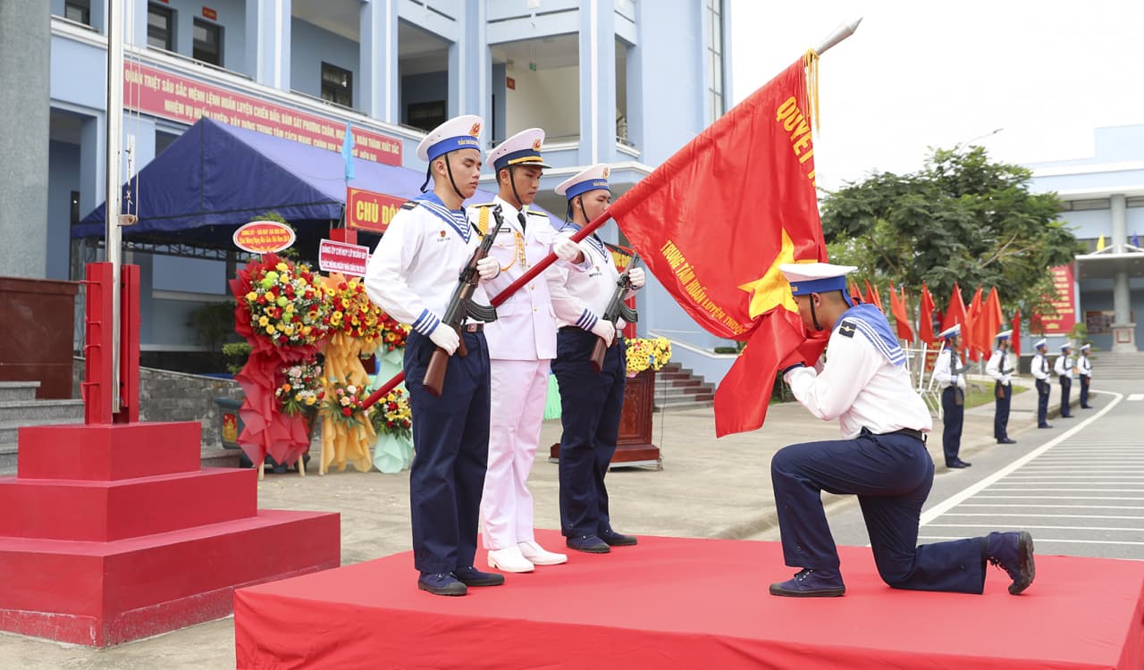 Trung tâm Huấn luyện Vùng 2 Hải quân: 371 hạ sĩ quan chuyên môn kỹ thuật tốt nghiệp