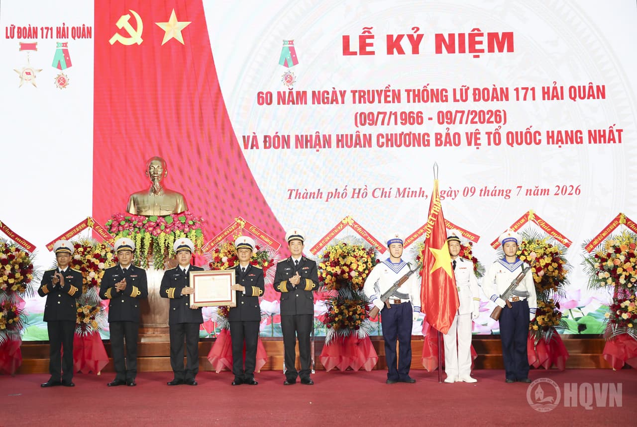 Lữ đoàn 171 đón nhận Huân chương Bảo vệ Tổ quốc hạng Nhất
