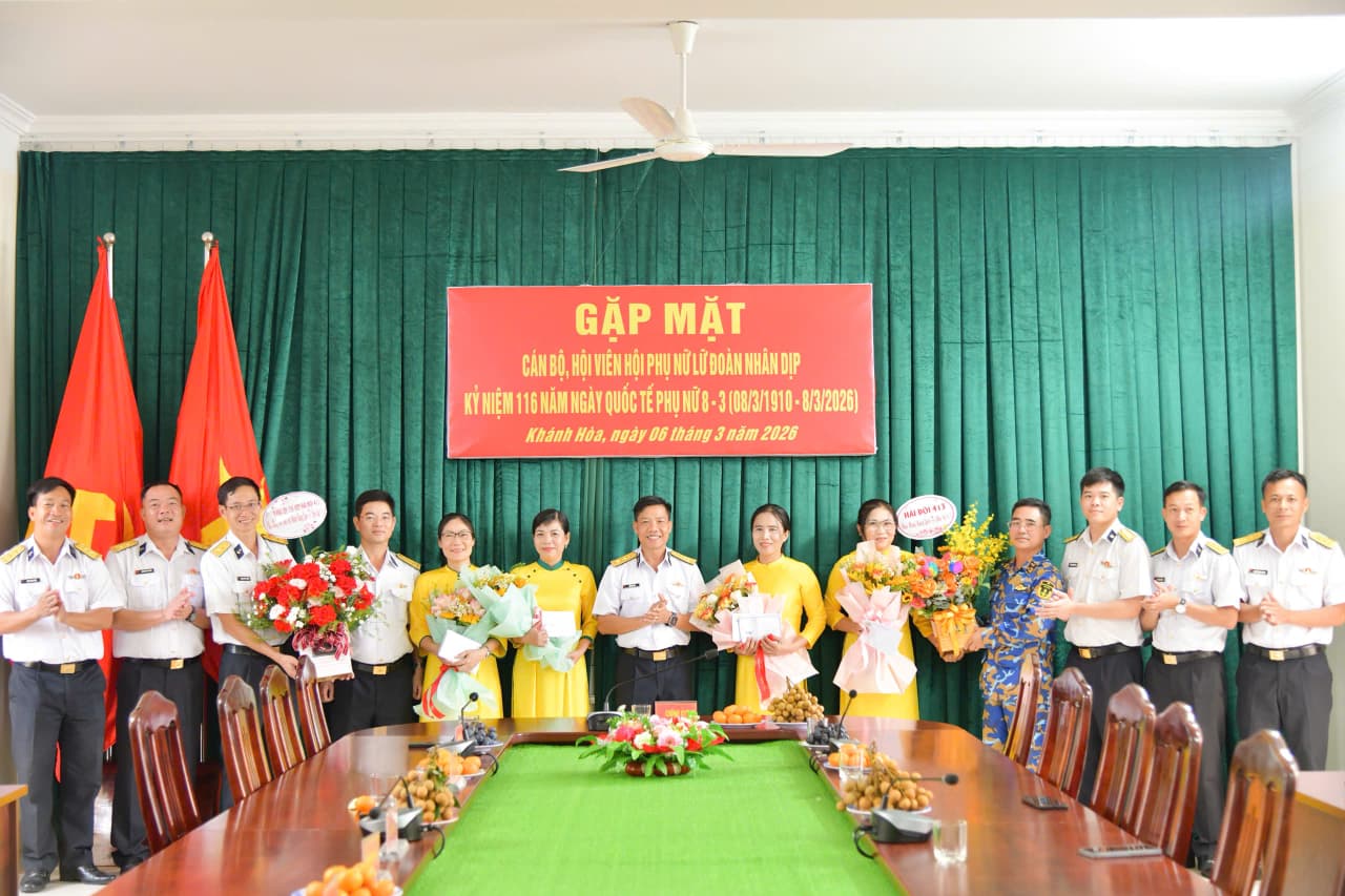 Lữ đoàn 955 gặp mặt cán bộ, hội viên phụ nữ