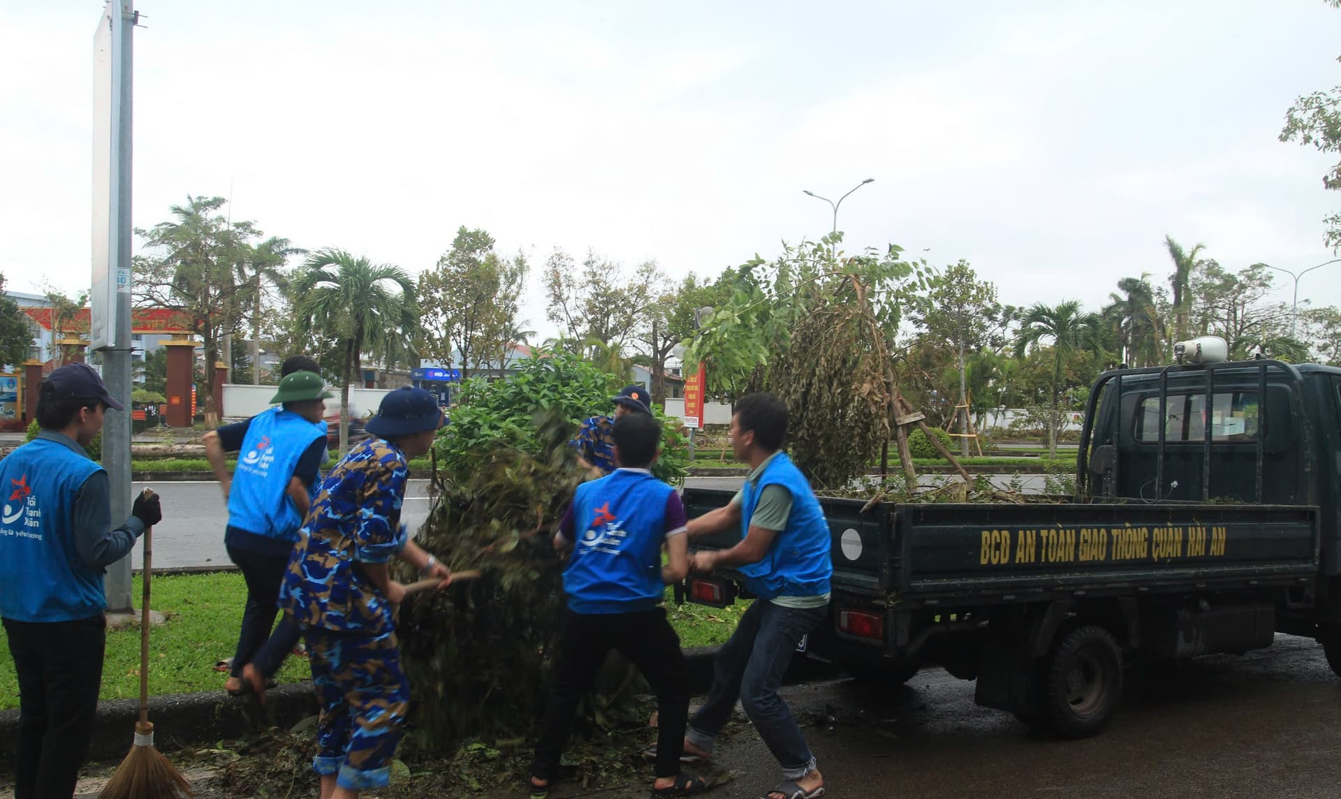 Lữ đoàn 602 phối hợp với địa phương khắc phục hậu quả bão số 3