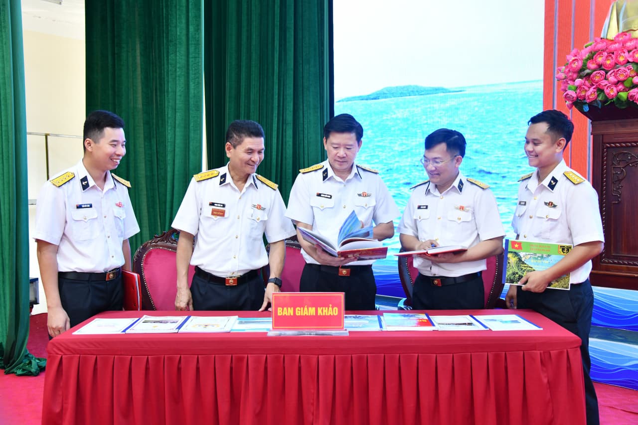 Vùng 5 Hải quân thi tìm hiểu “50 năm hành trình giữ biển”