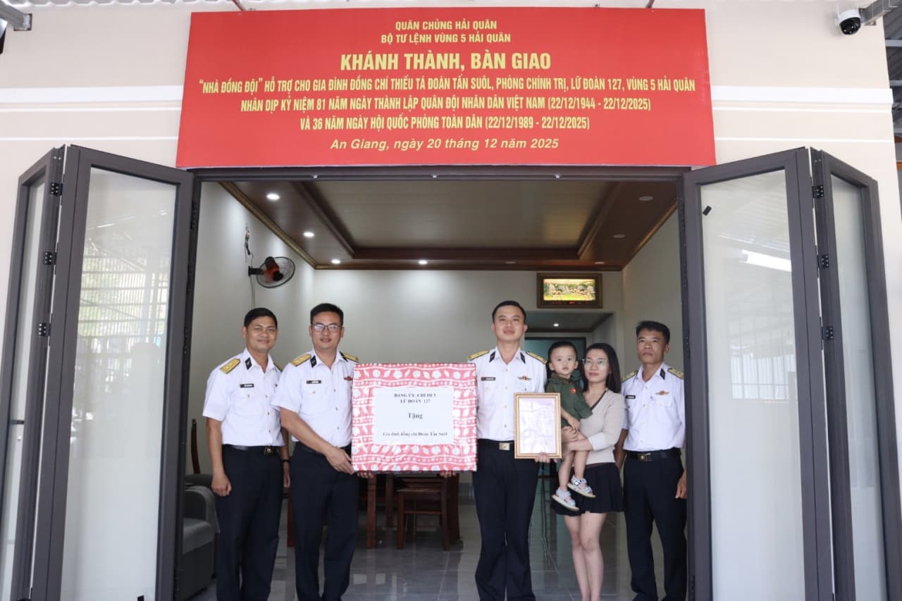 Vùng 5 Hải quân khánh thành, bàn giao nhà đồng đội