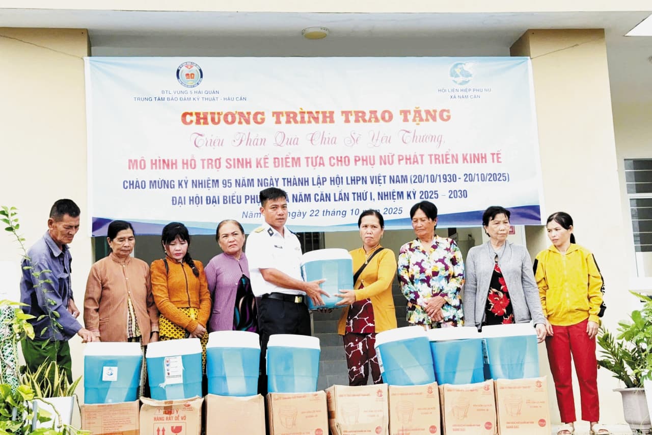 Ấm tình người lính biển ở Năm Căn