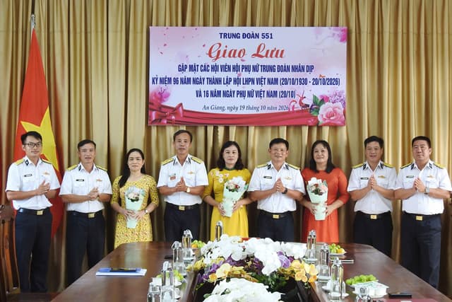 Trung đoàn 551 gặp mặt hội viên phụ nữ nhân Ngày Phụ nữ Việt Nam 20/10