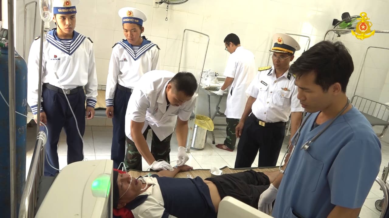 Cấp cứu ngư dân bị giảm áp do lặn sâu