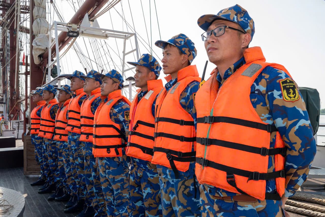 Tàu buồm 286 - Lê Quý Đôn hoàn thành nhiệm vụ huấn luyện đi biển đường dài